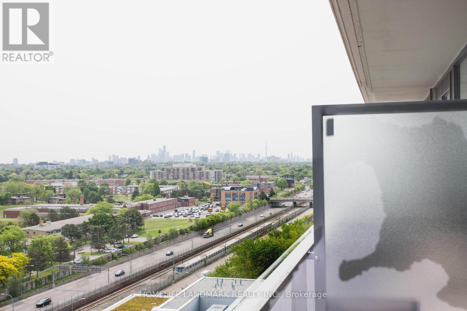 1522 - 160 Flemington Road, Toronto (Yorkdale-Glen Park), Ontario  M6A 1N6 - Photo 14 - W12221790