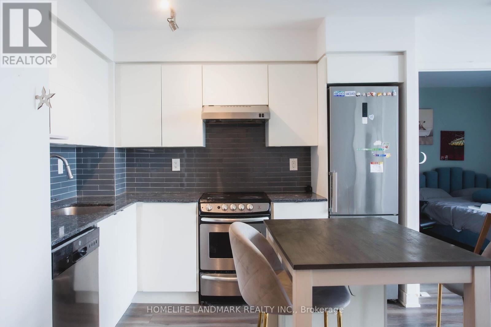 1522 - 160 Flemington Road, Toronto (Yorkdale-Glen Park), Ontario  M6A 1N6 - Photo 2 - W12221790