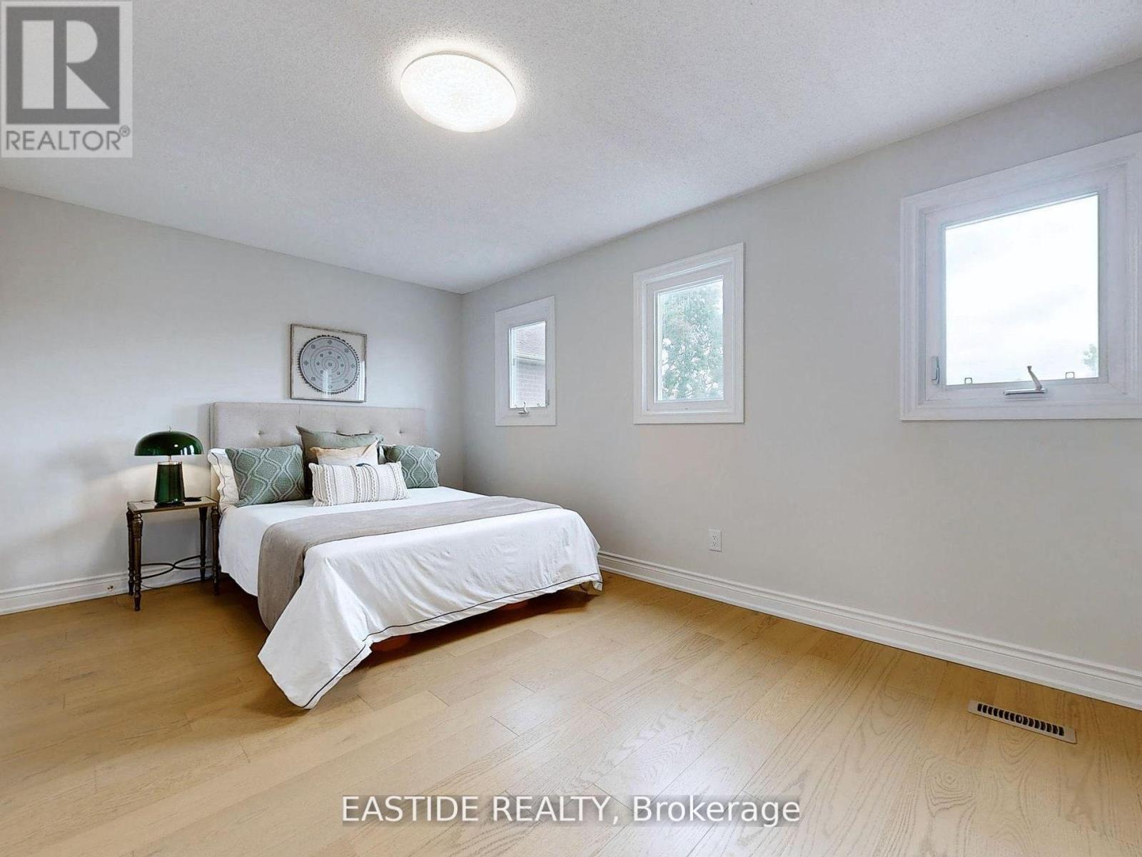 3282 Dragon Drive, Mississauga (Fairview), Ontario  L5B 3G7 - Photo 16 - W12221793
