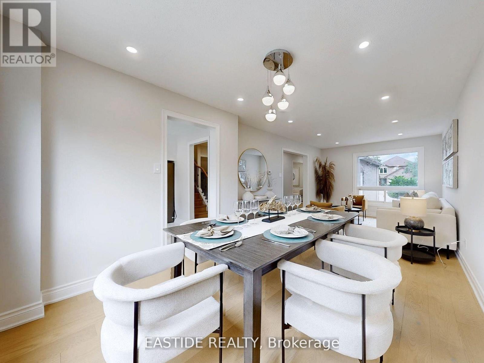 3282 Dragon Drive, Mississauga (Fairview), Ontario  L5B 3G7 - Photo 4 - W12221793
