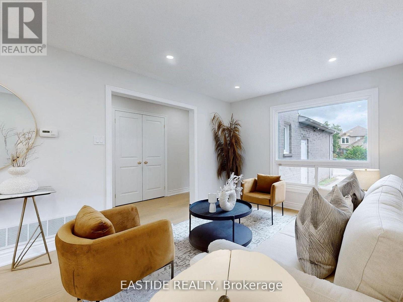3282 Dragon Drive, Mississauga (Fairview), Ontario  L5B 3G7 - Photo 8 - W12221793