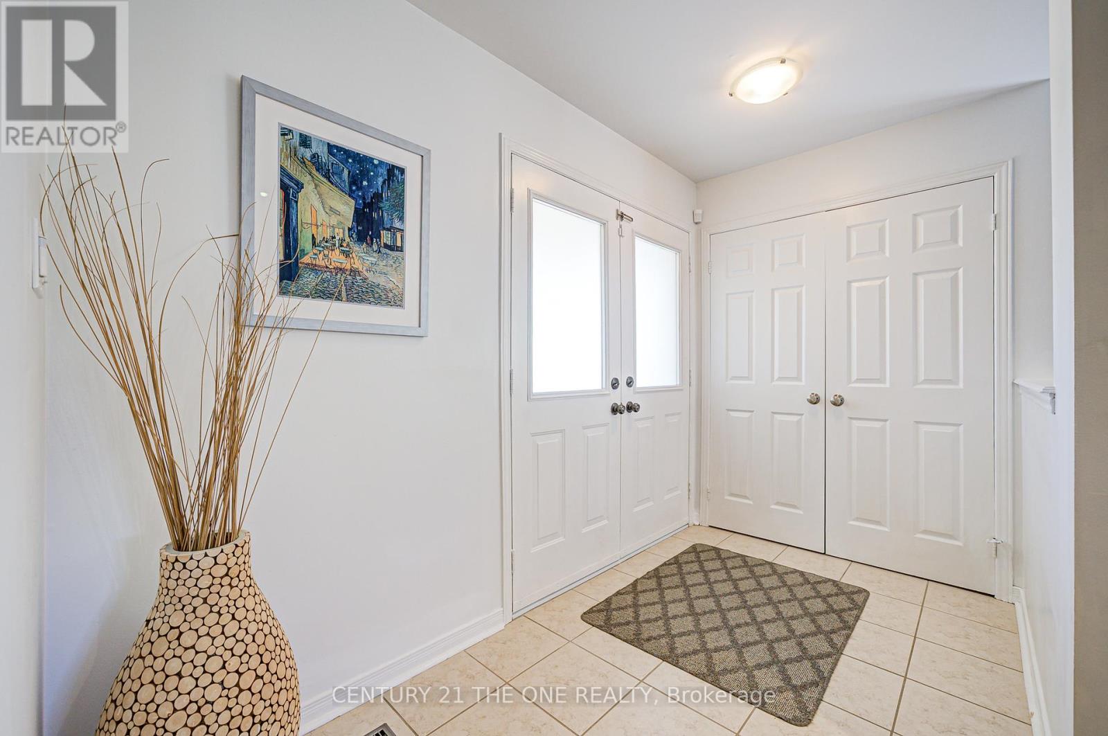Property at 30 NEOPOLITAN COURT image 3