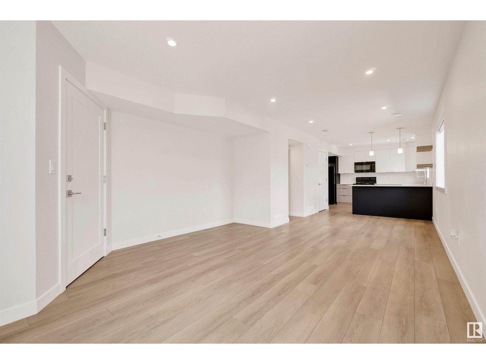 Property at 15822 100A AV NW image 3