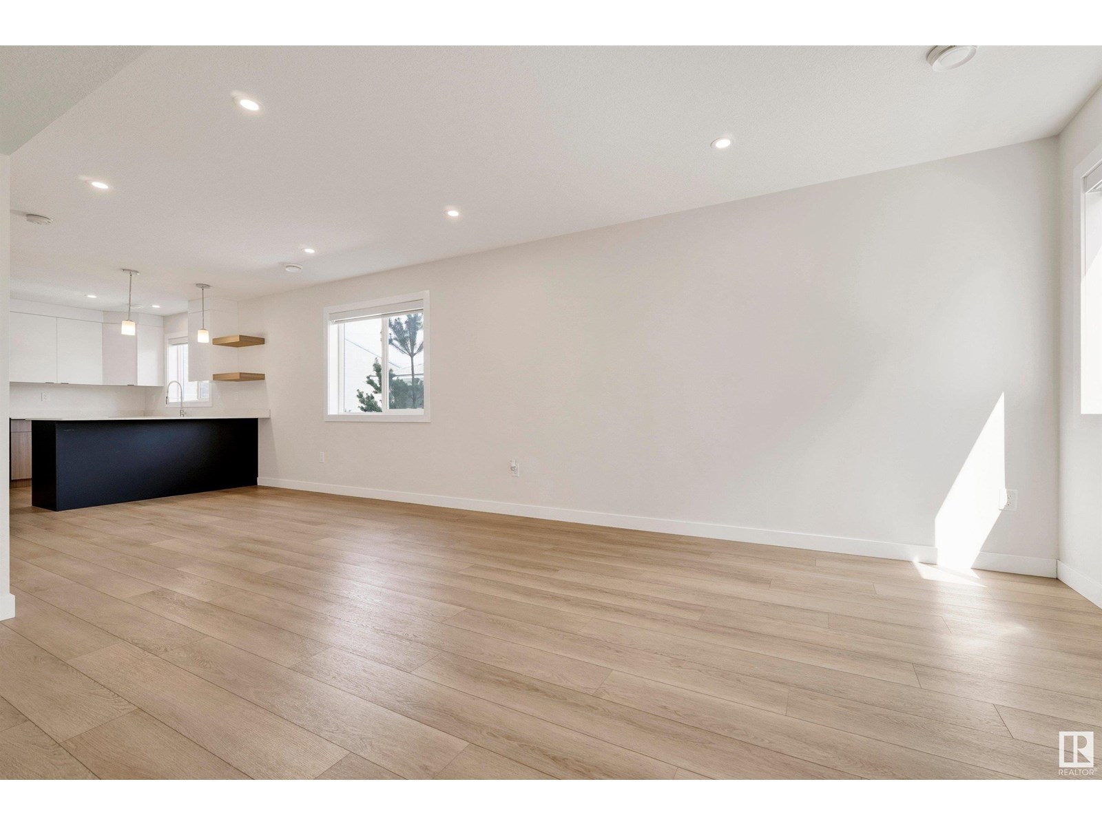 Property at 15822 100A AV NW image 4