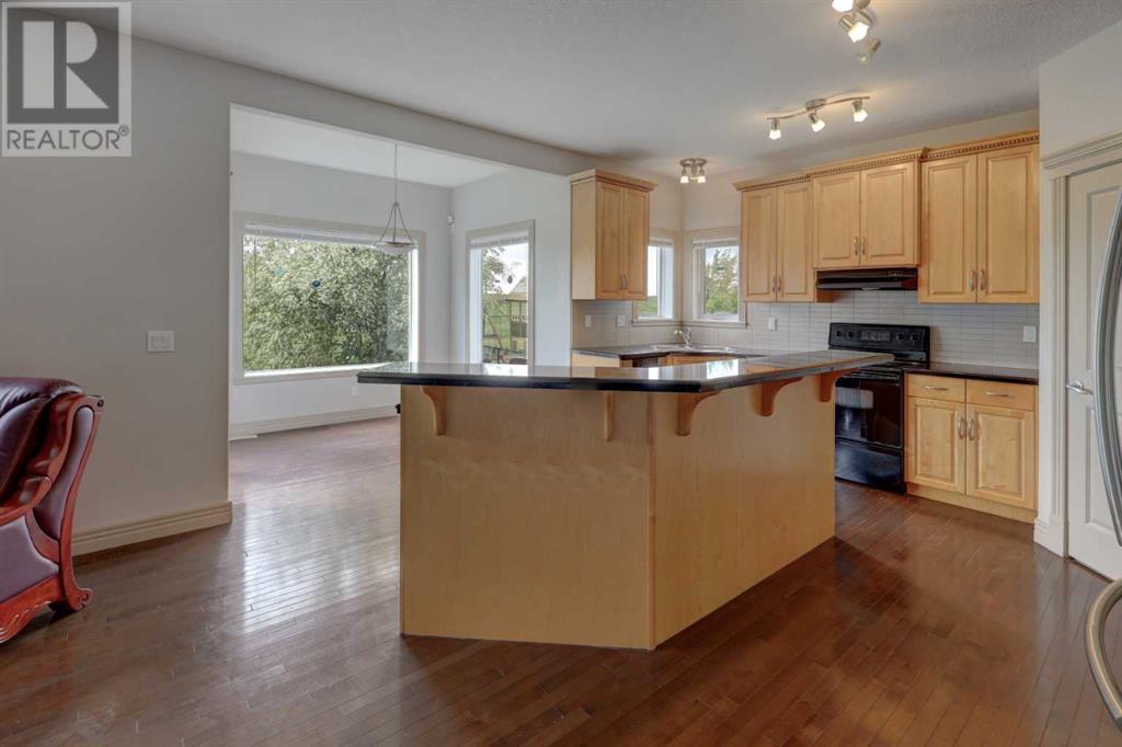 Property at 112 Cougarstone Manor SW image 3