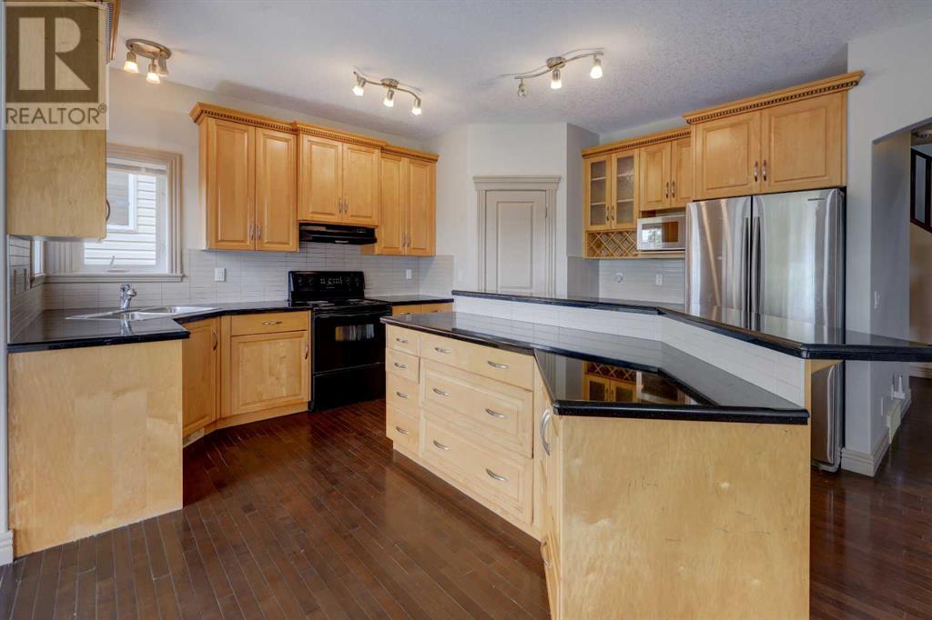 Property at 112 Cougarstone Manor SW image 4