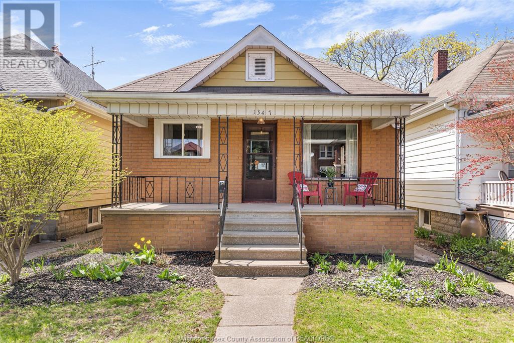 MLS# 25015062: 1347 LINCOLN, Windsor, Canada