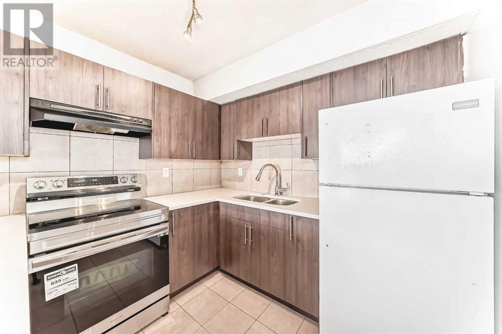 Property at 104, 8 Blackthorn Bay NE image 5