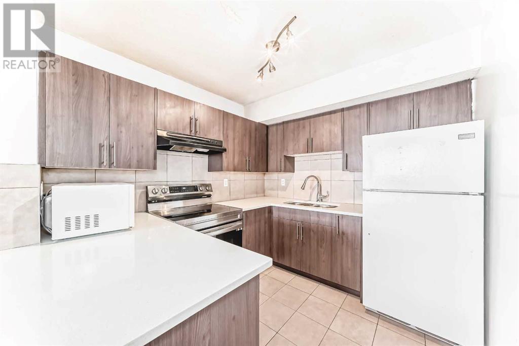 Property at 104, 8 Blackthorn Bay NE image 4