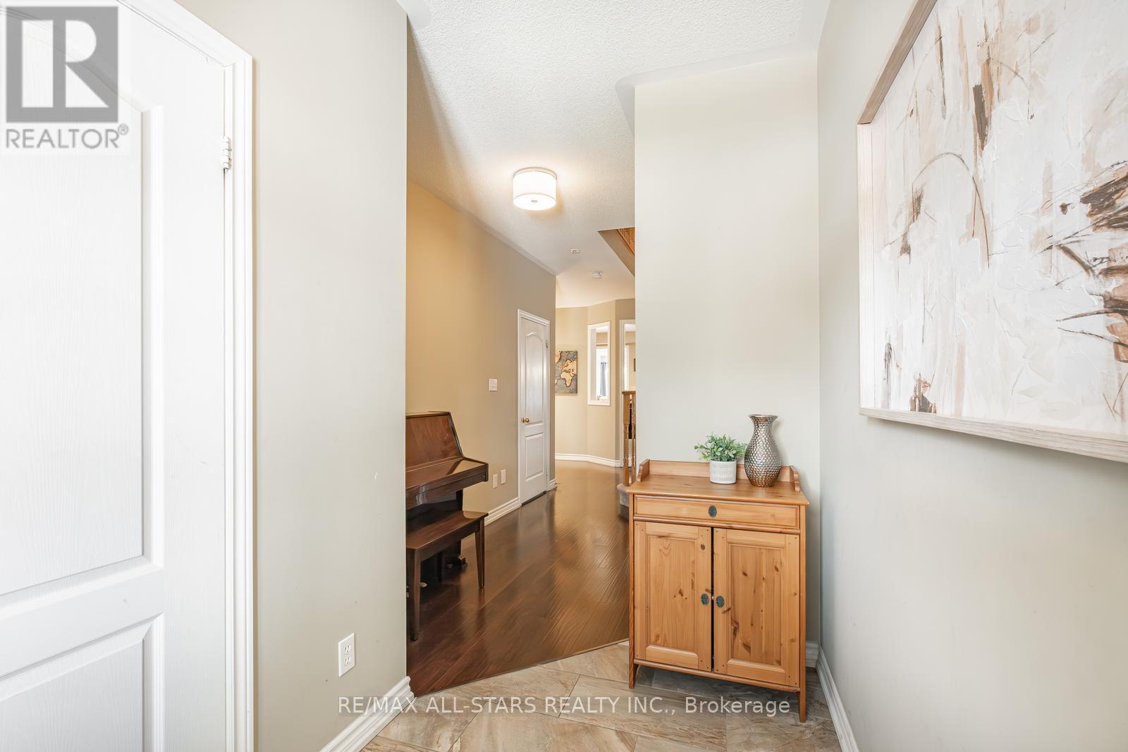 Property at 535 REEVES WAY BOULEVARD image 4