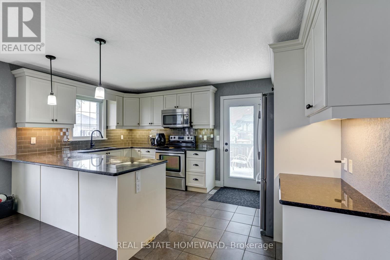 2 Freedom Crescent, Quinte West (Sidney Ward), Ontario  K8V 0C1 - Photo 12 - X12221879