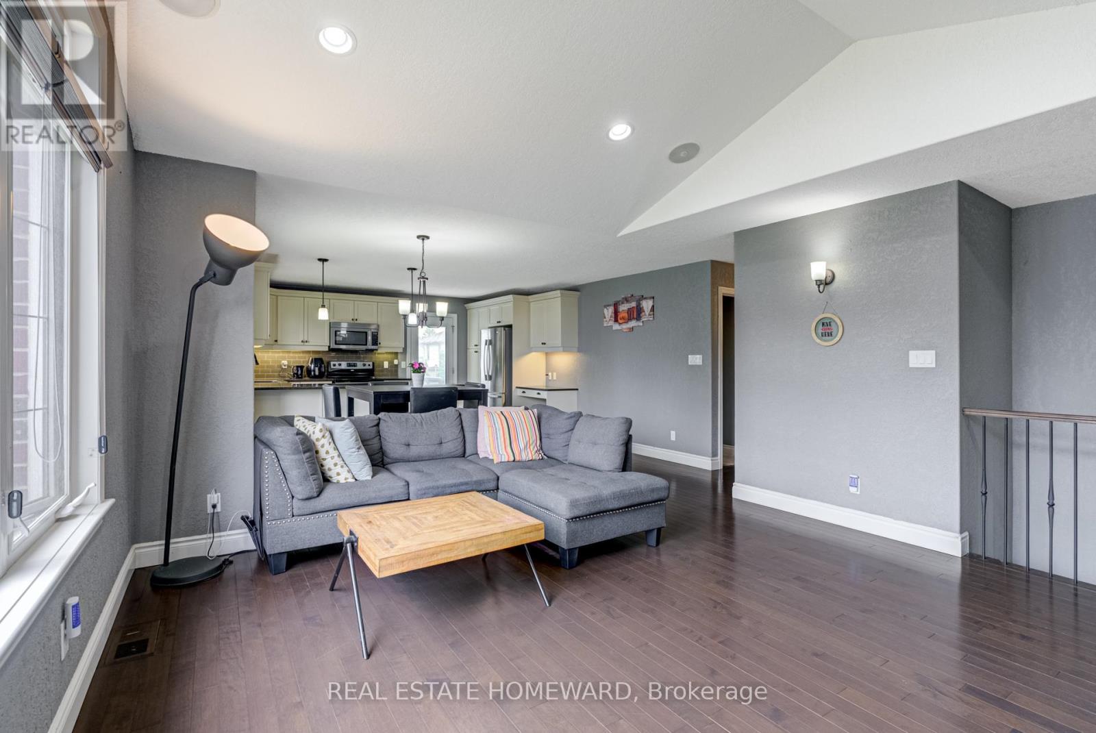 2 Freedom Crescent, Quinte West (Sidney Ward), Ontario  K8V 0C1 - Photo 9 - X12221879