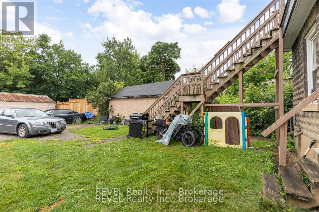 Property at 92 1/2 WELLAND AVENUE image 4