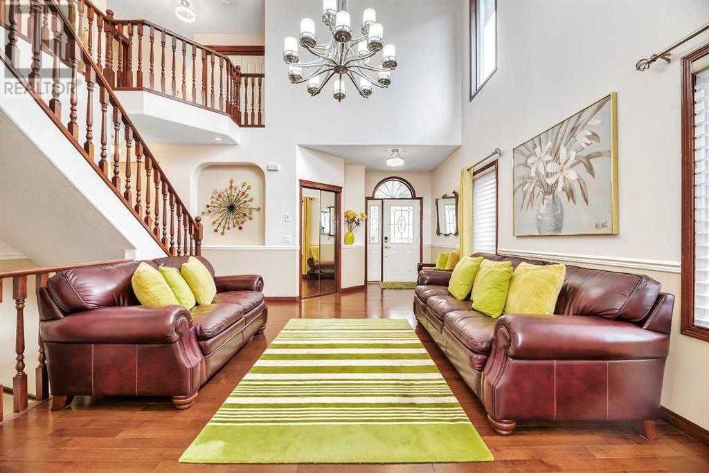 Property at 72 Strathridge Close SW image 4