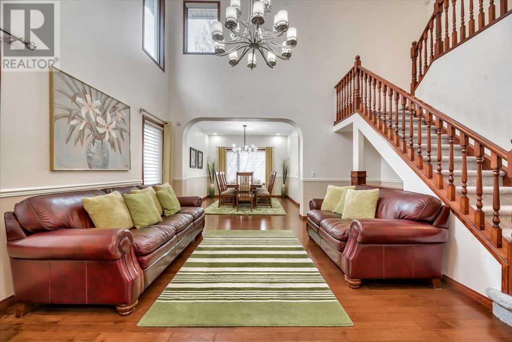 Property at 72 Strathridge Close SW image 5