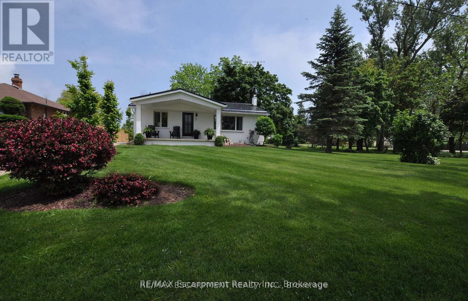 3 Howey Avenue, Norfolk, Ontario  N0E 1M0 - Photo 1 - X12221927