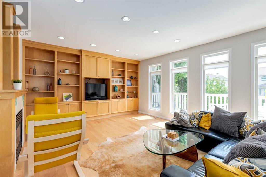 Property at 129 Woodpark Close SW image 4