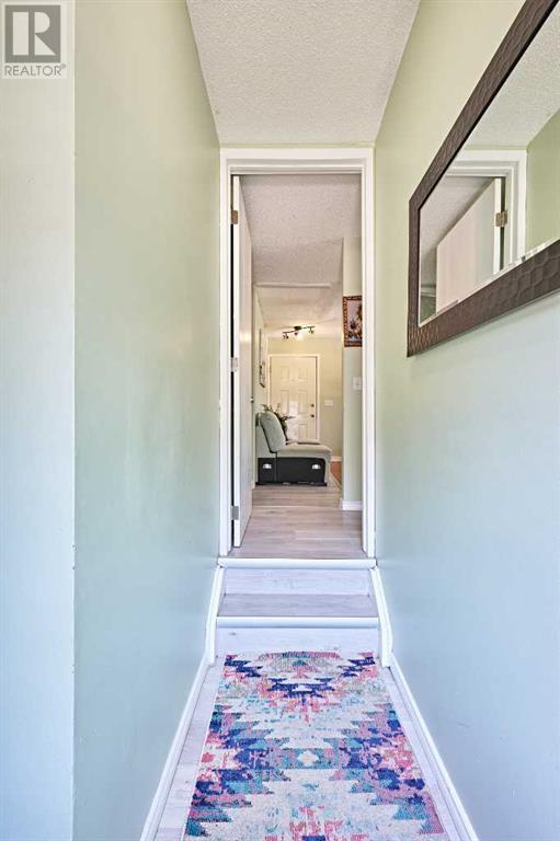 Property at 47 Doverglen Crescent SE image 3
