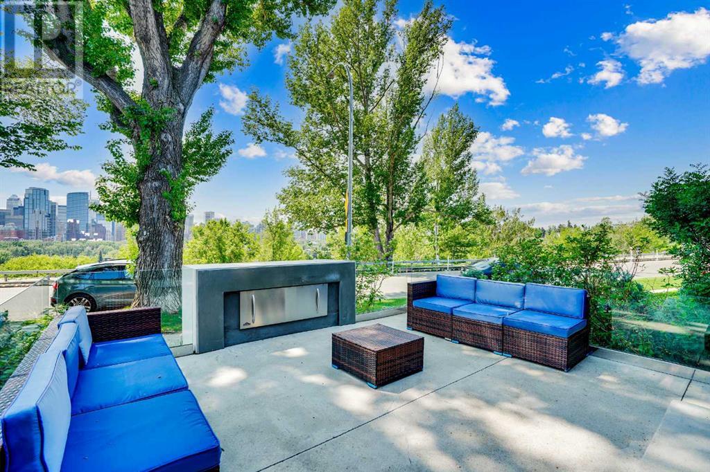 Property at 530 Crescent Road NW image 4