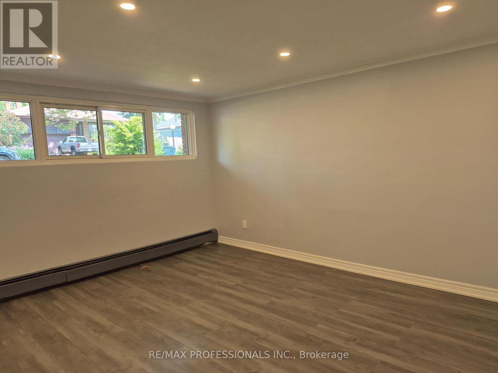 Lower - 9 Branch Avenue, Toronto, Ontario  M8W 1M6 - Photo 2 - W12221941