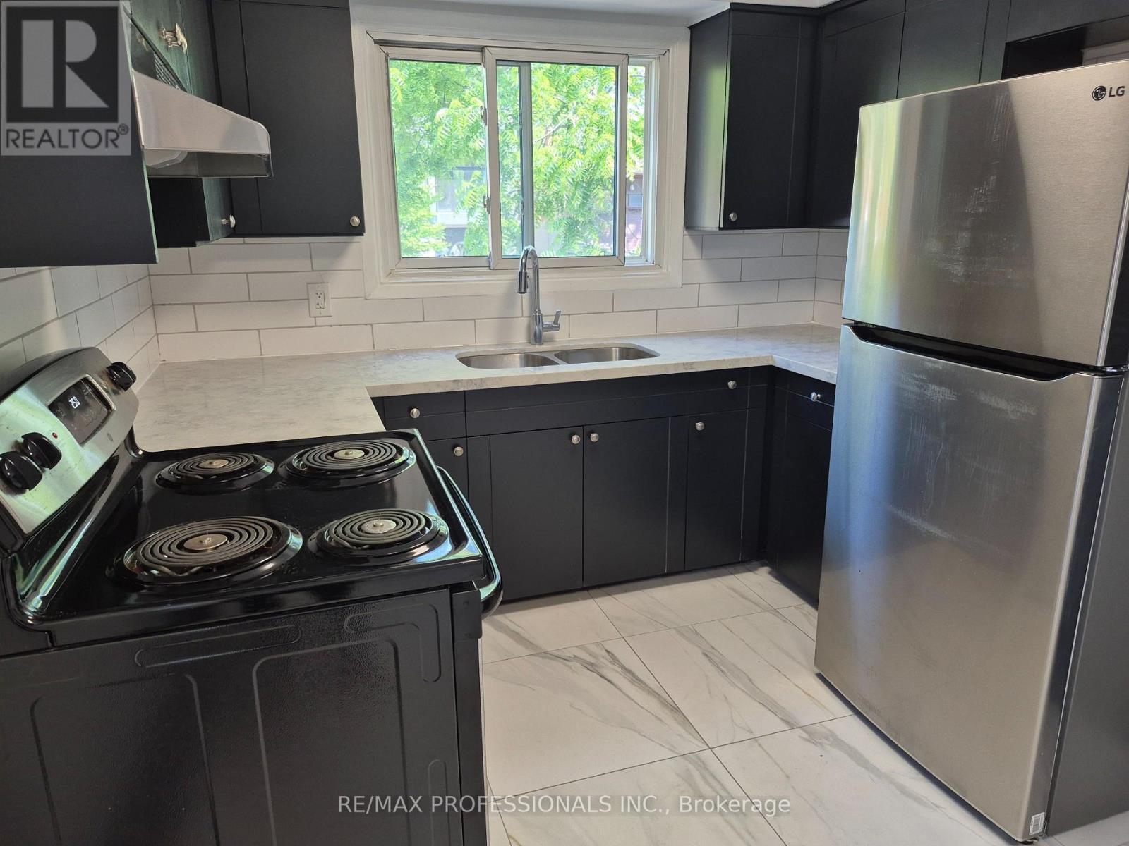 Lower - 9 Branch Avenue, Toronto, Ontario  M8W 1M6 - Photo 4 - W12221941