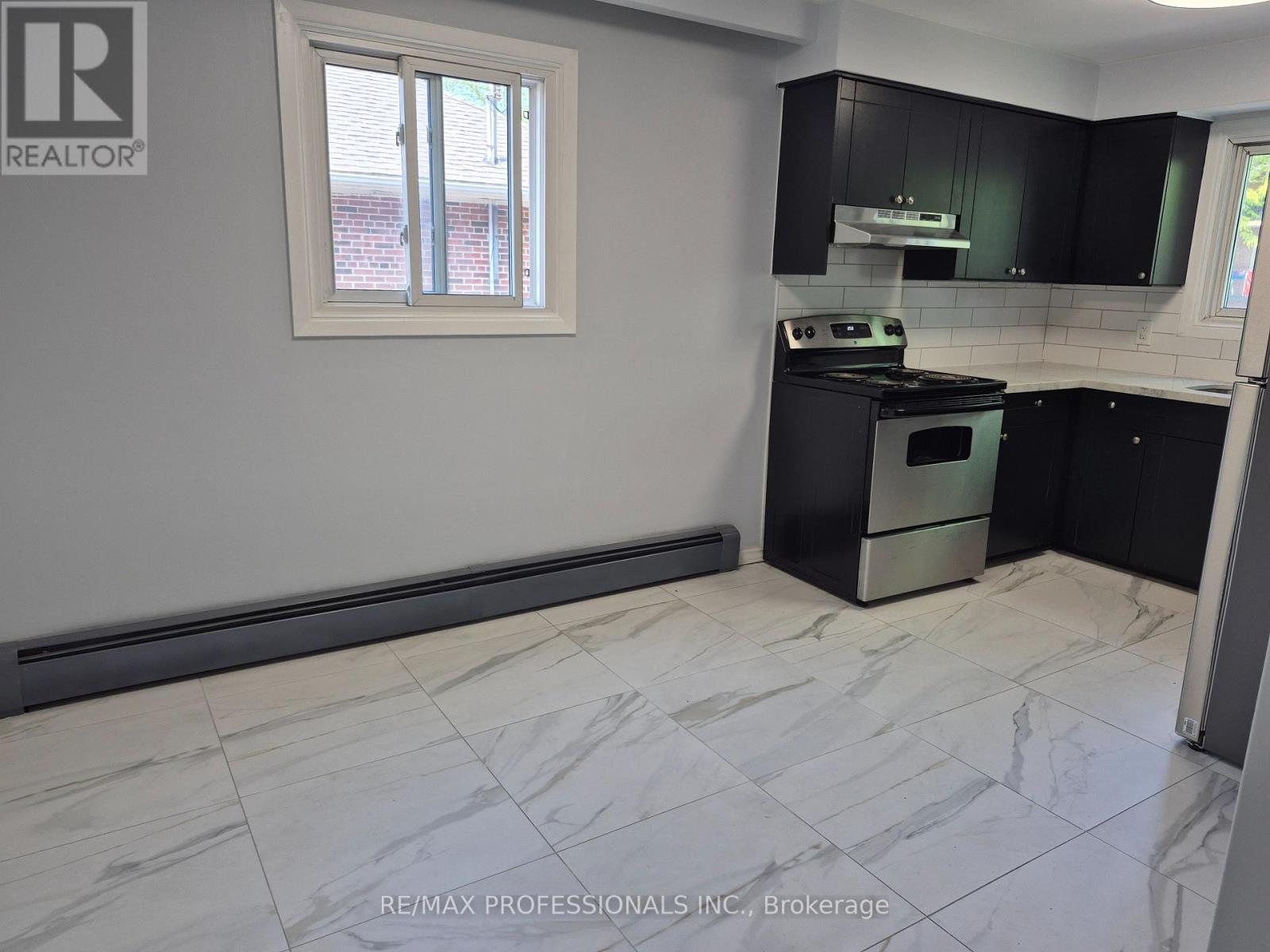 Main - 9 Branch Avenue, Toronto, Ontario  M8W 1M6 - Photo 5 - W12221942