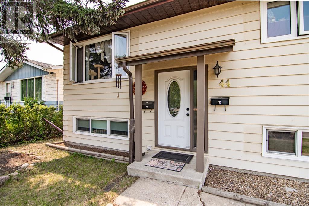 Property at 44 Oyen Crescent image 3