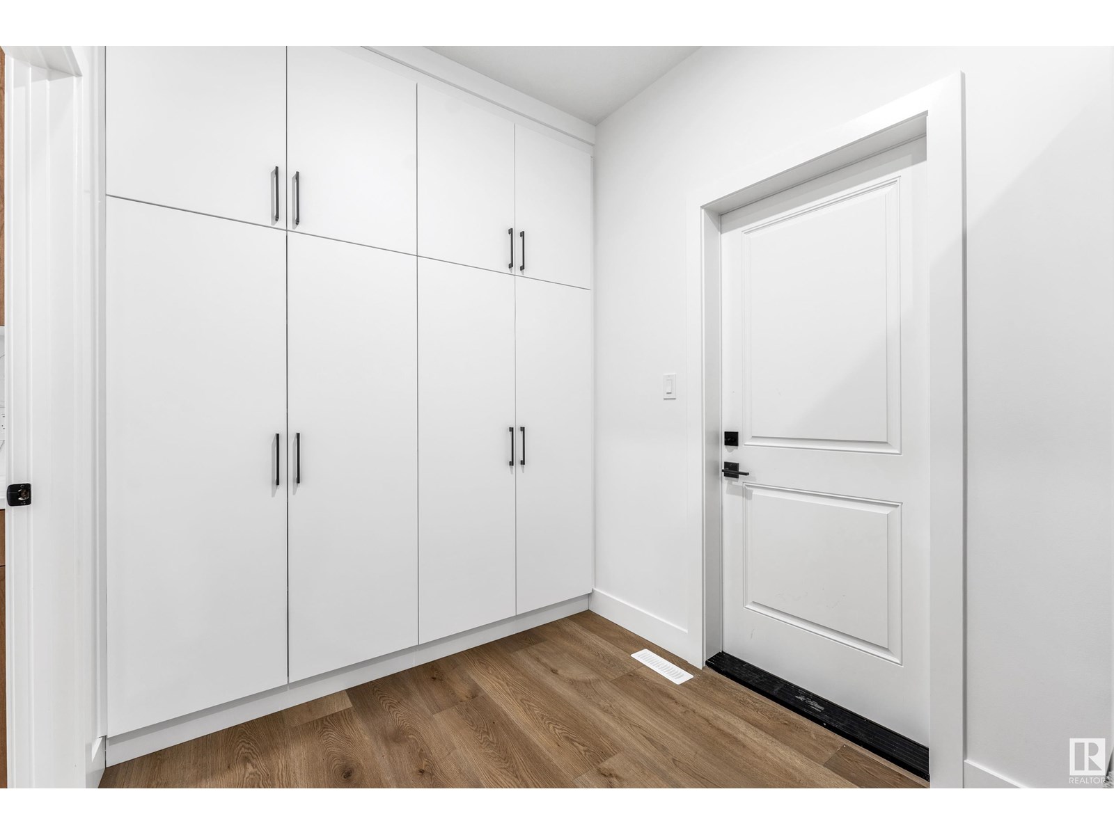 Property at 6223 18 Street ST NE image 3