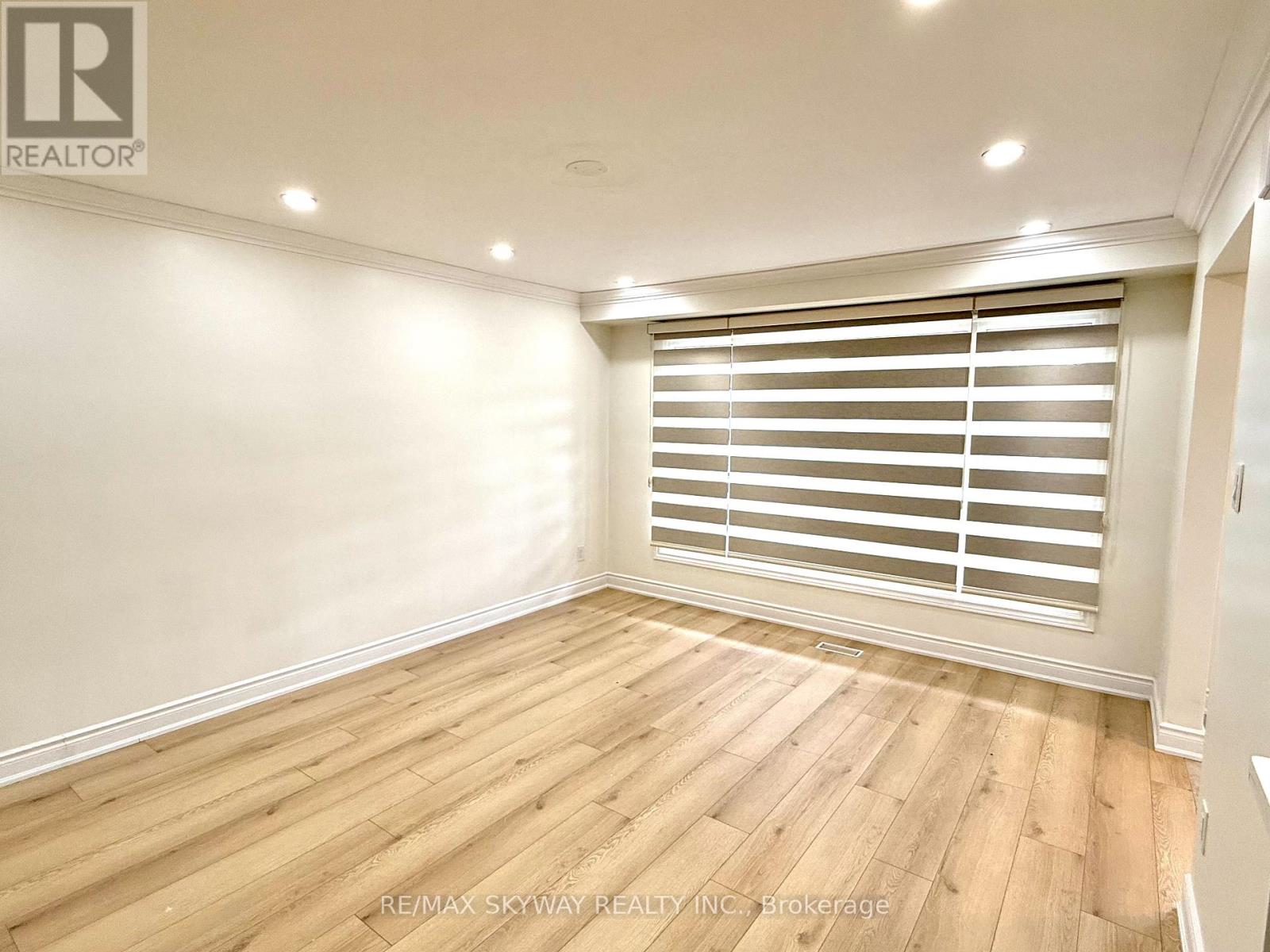 7461 Netherwood Road, Mississauga (Malton), Ontario  L4T 2N7 - Photo 12 - W12221954