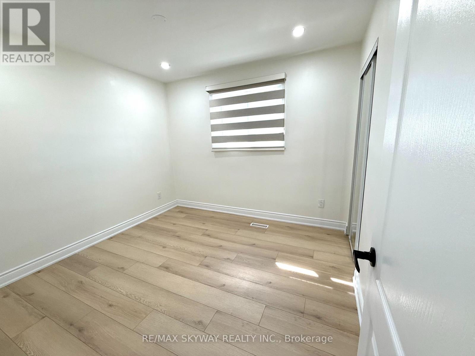 7461 Netherwood Road, Mississauga (Malton), Ontario  L4T 2N7 - Photo 20 - W12221954