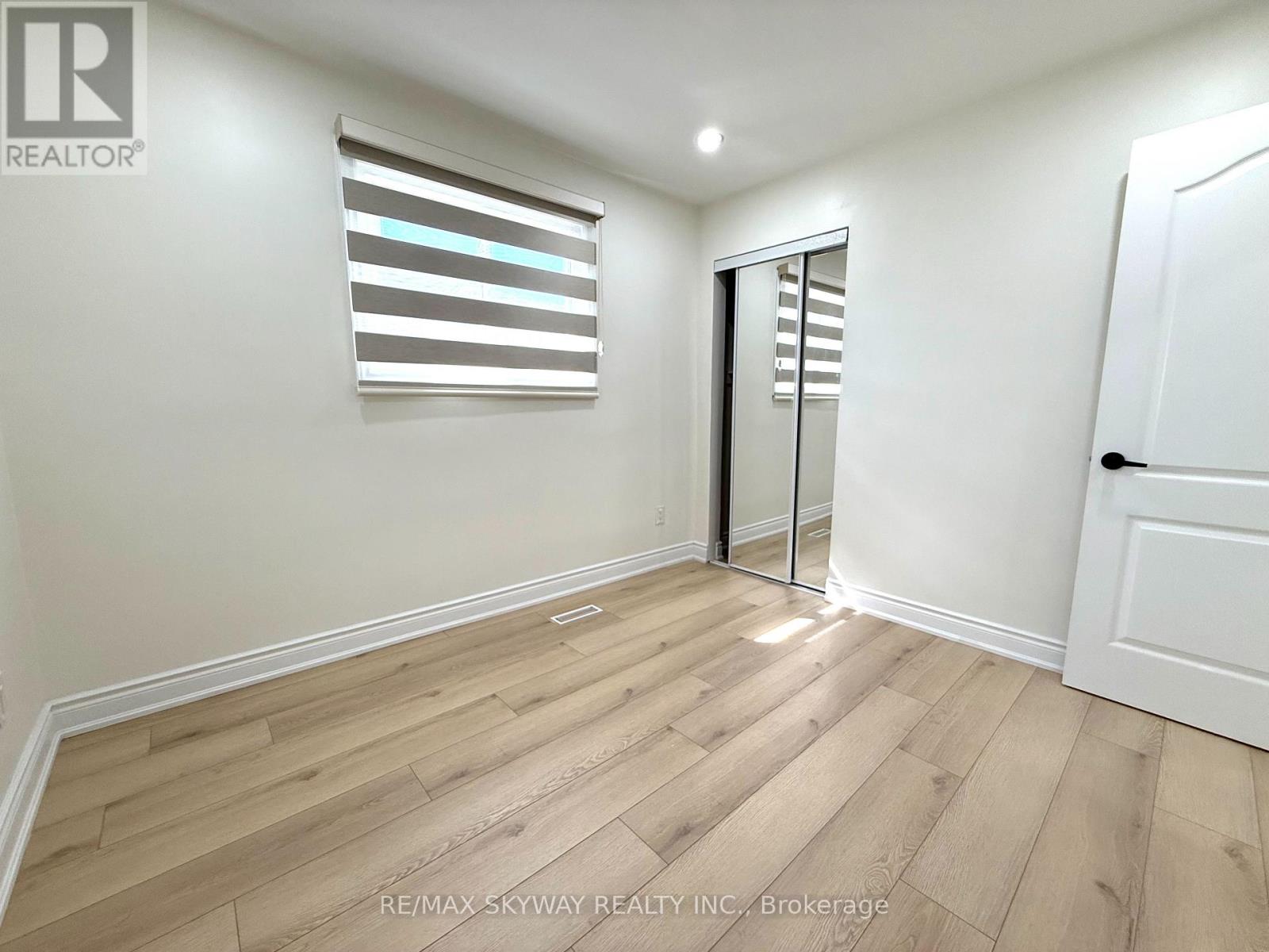 7461 Netherwood Road, Mississauga (Malton), Ontario  L4T 2N7 - Photo 21 - W12221954