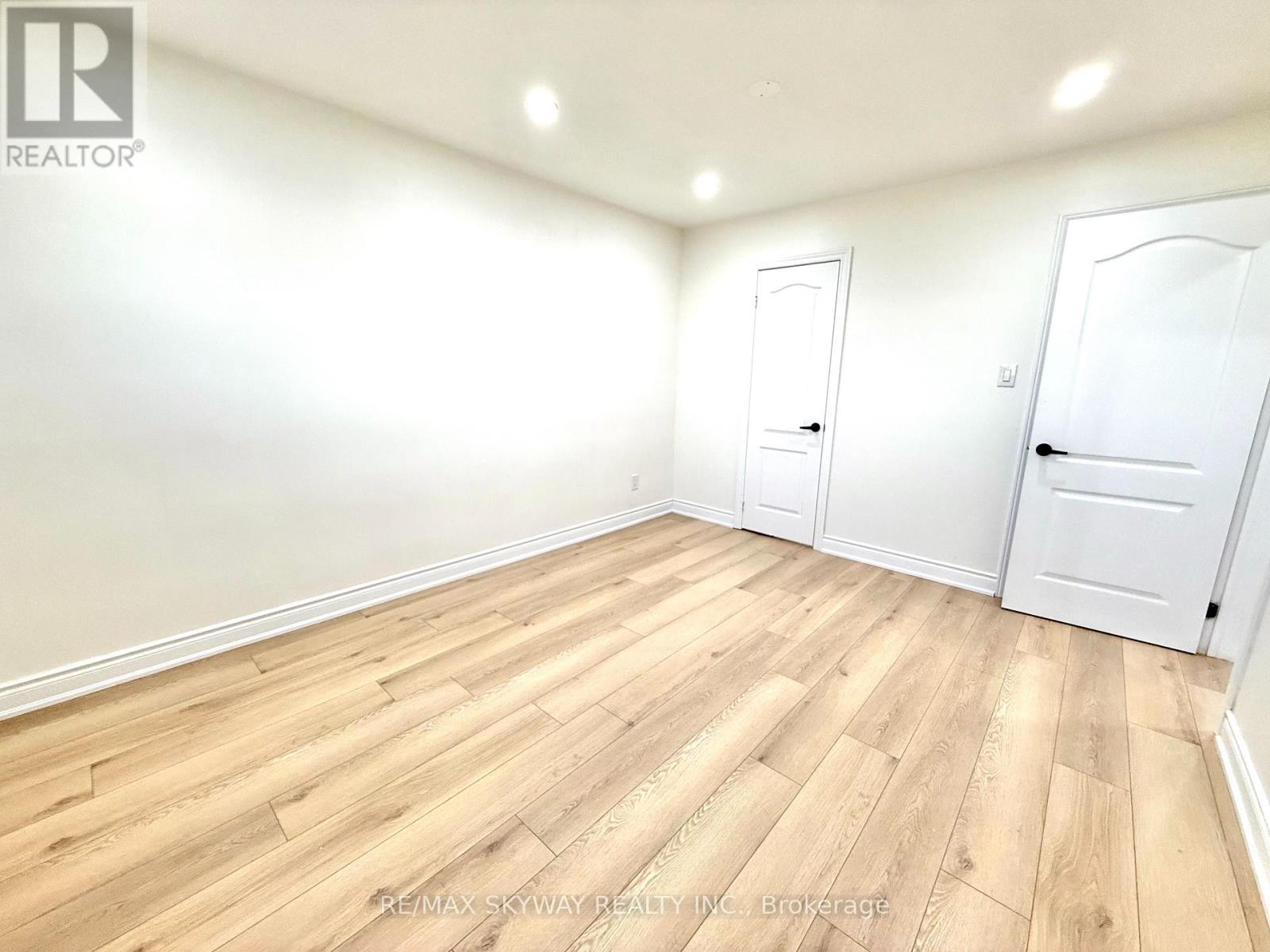7461 Netherwood Road, Mississauga (Malton), Ontario  L4T 2N7 - Photo 24 - W12221954