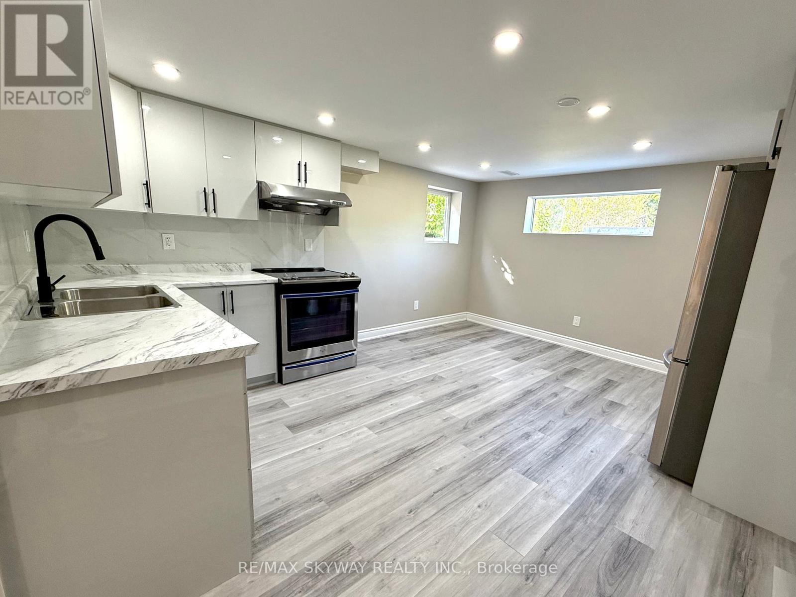 7461 Netherwood Road, Mississauga (Malton), Ontario  L4T 2N7 - Photo 30 - W12221954