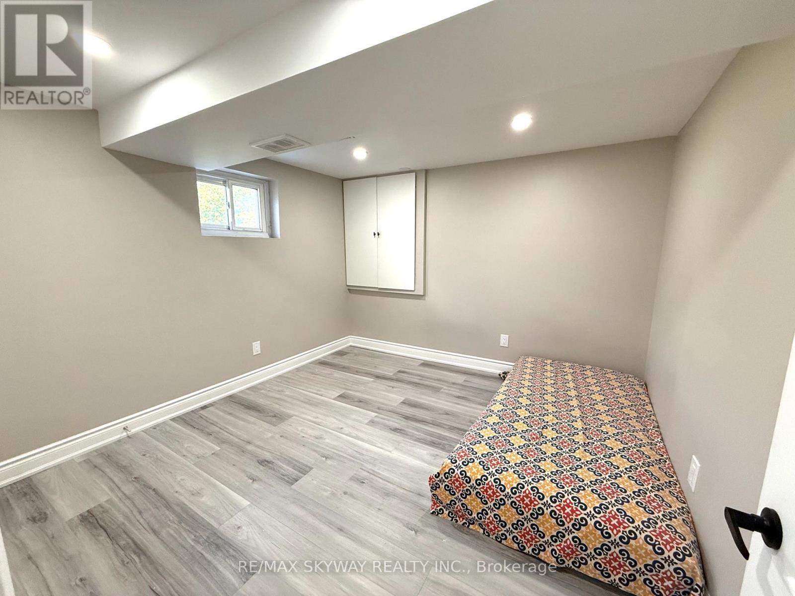 7461 Netherwood Road, Mississauga (Malton), Ontario  L4T 2N7 - Photo 32 - W12221954