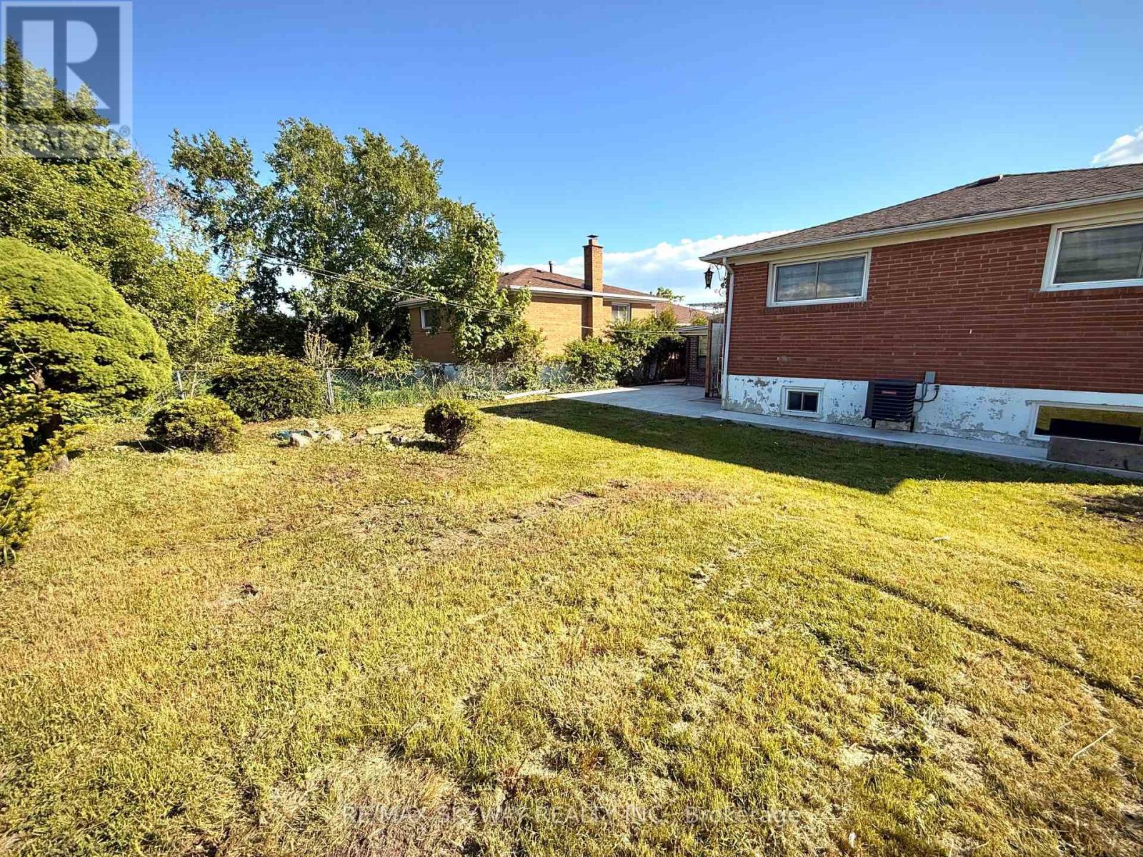 7461 Netherwood Road, Mississauga (Malton), Ontario  L4T 2N7 - Photo 36 - W12221954