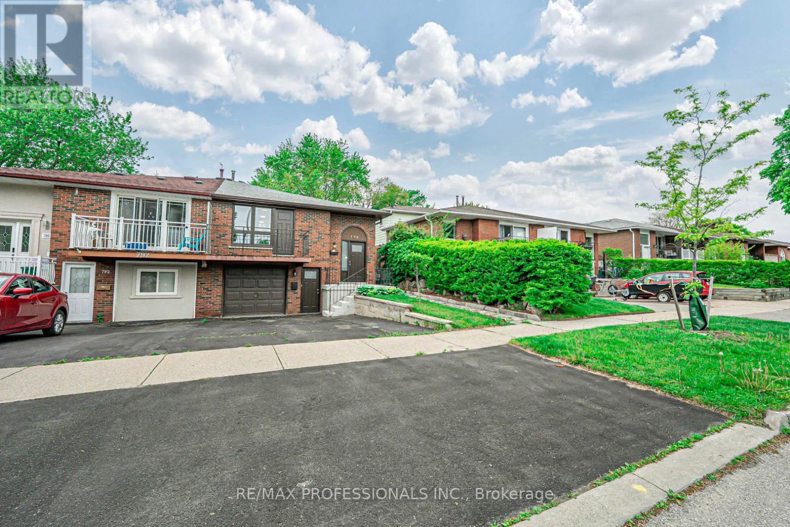 Property at 794 EMBASSY AVENUE image 2