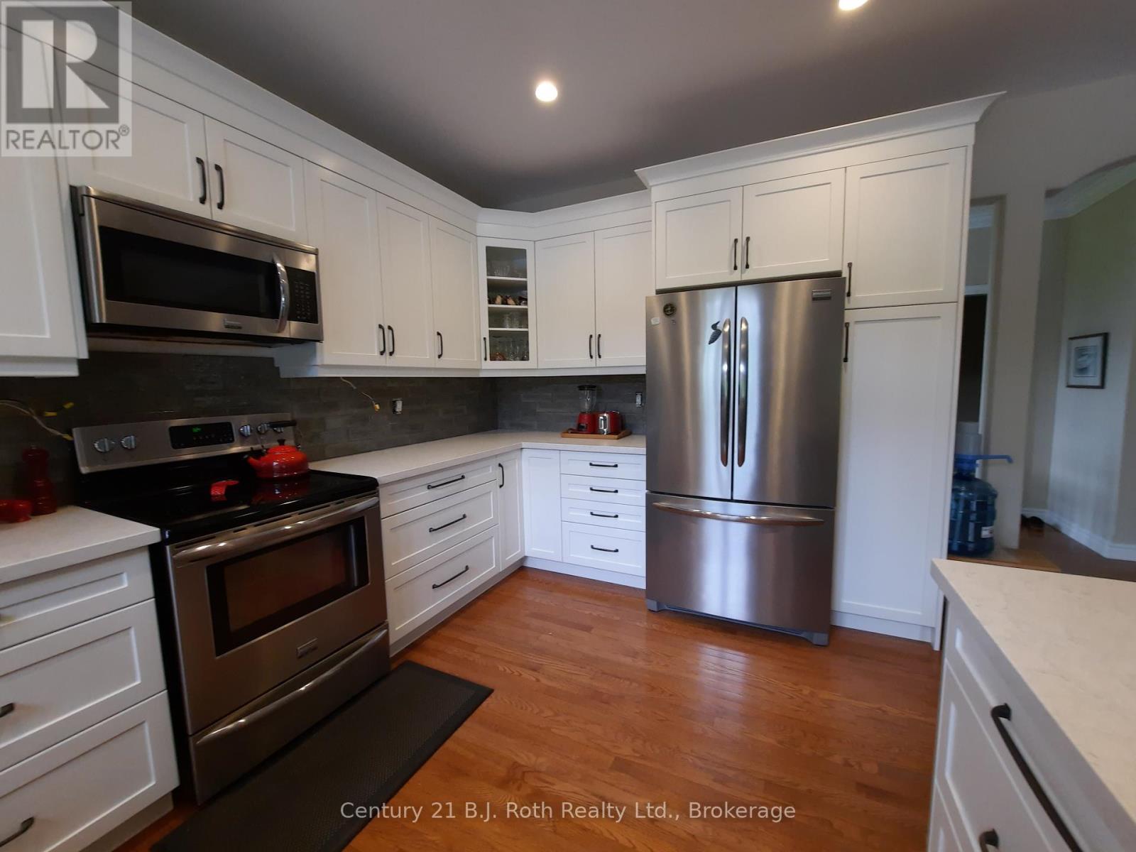 1057 Hurlwood Lane Lane, Severn, Ontario  L3V 6H4 - Photo 6 - S12179059