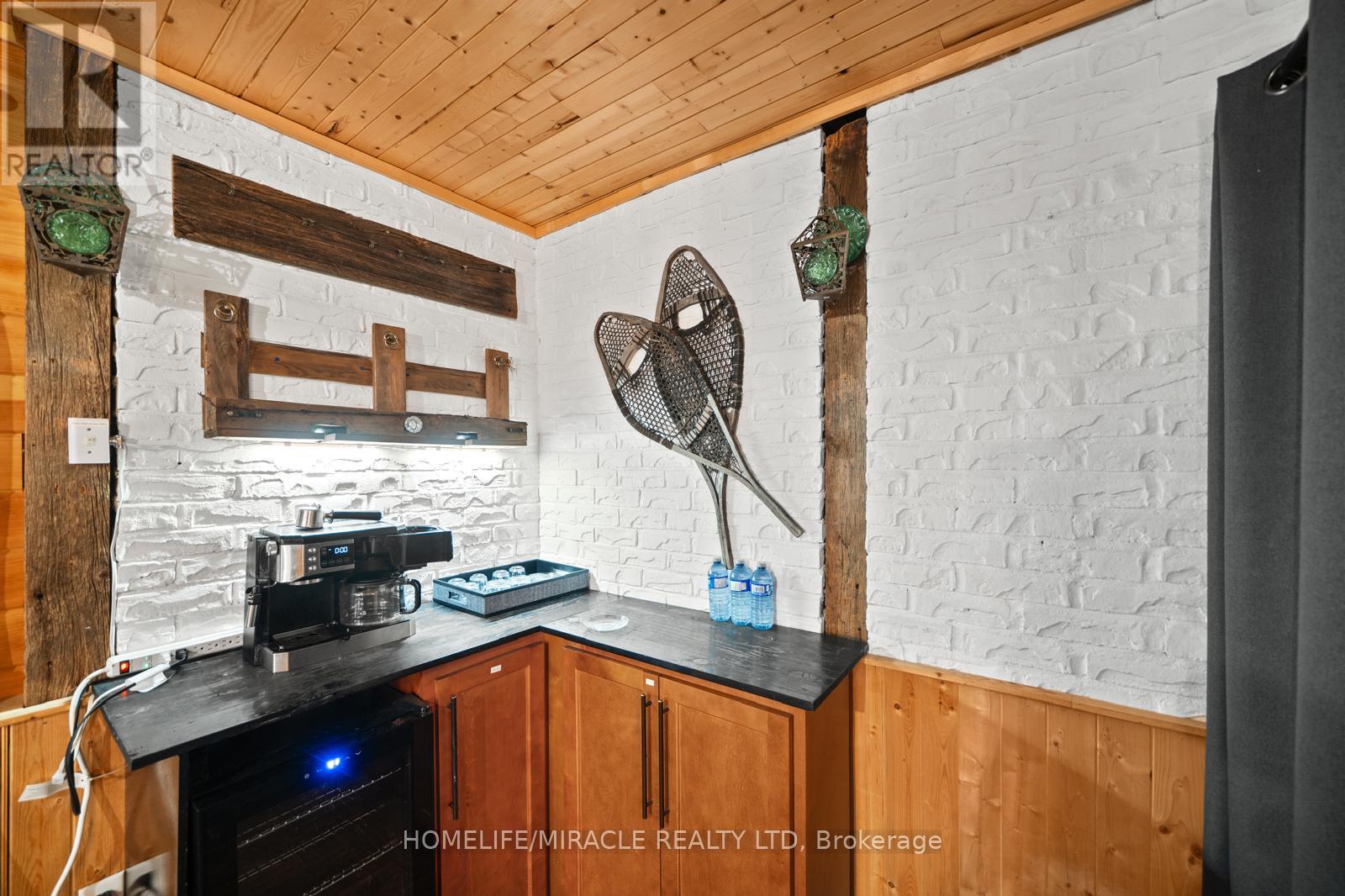 11278 Loyalist Parkway, Prince Edward County, Ontario  K0K 2T0 - Photo 16 - X12221986
