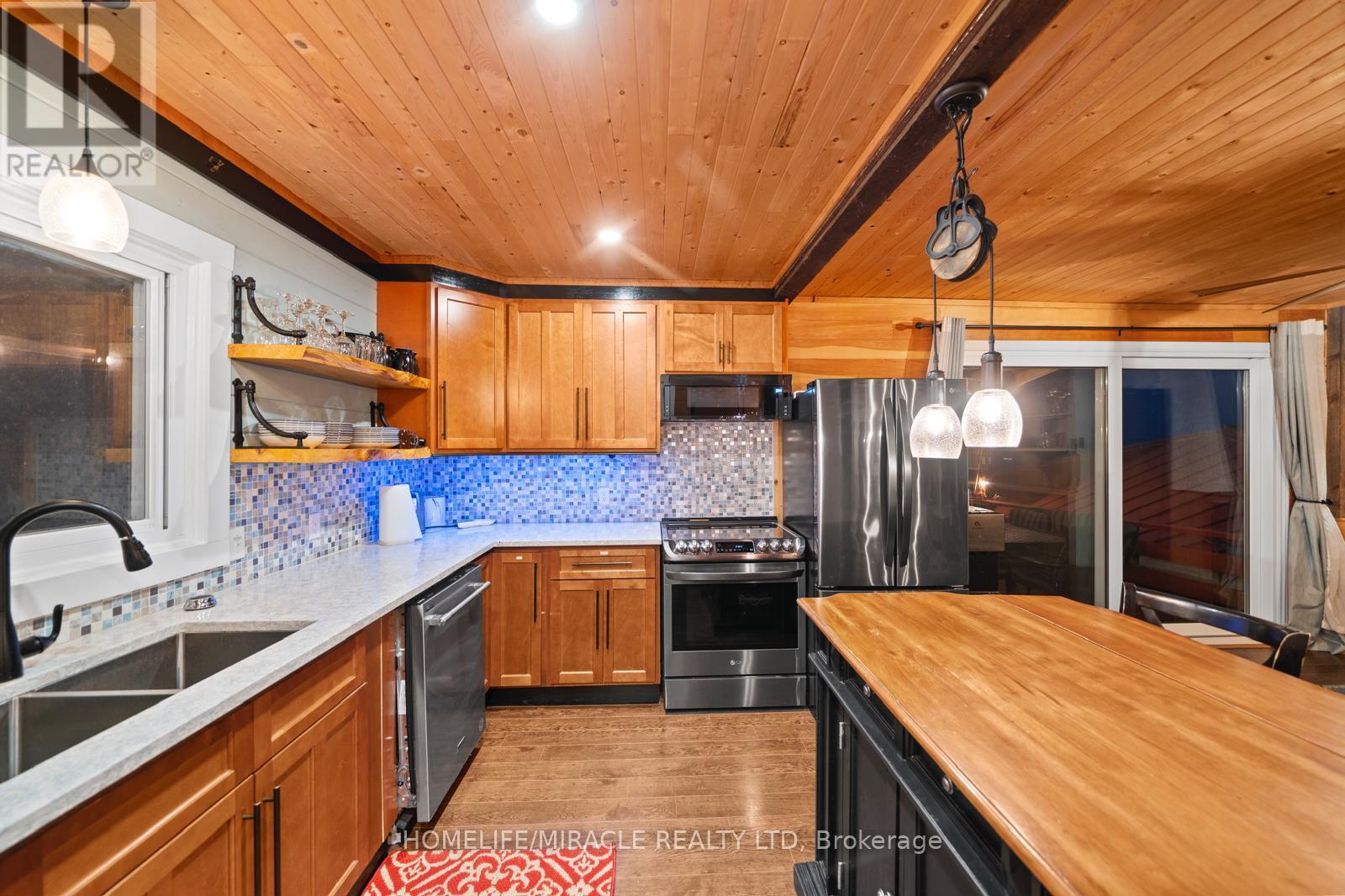 11278 Loyalist Parkway, Prince Edward County, Ontario  K0K 2T0 - Photo 19 - X12221986