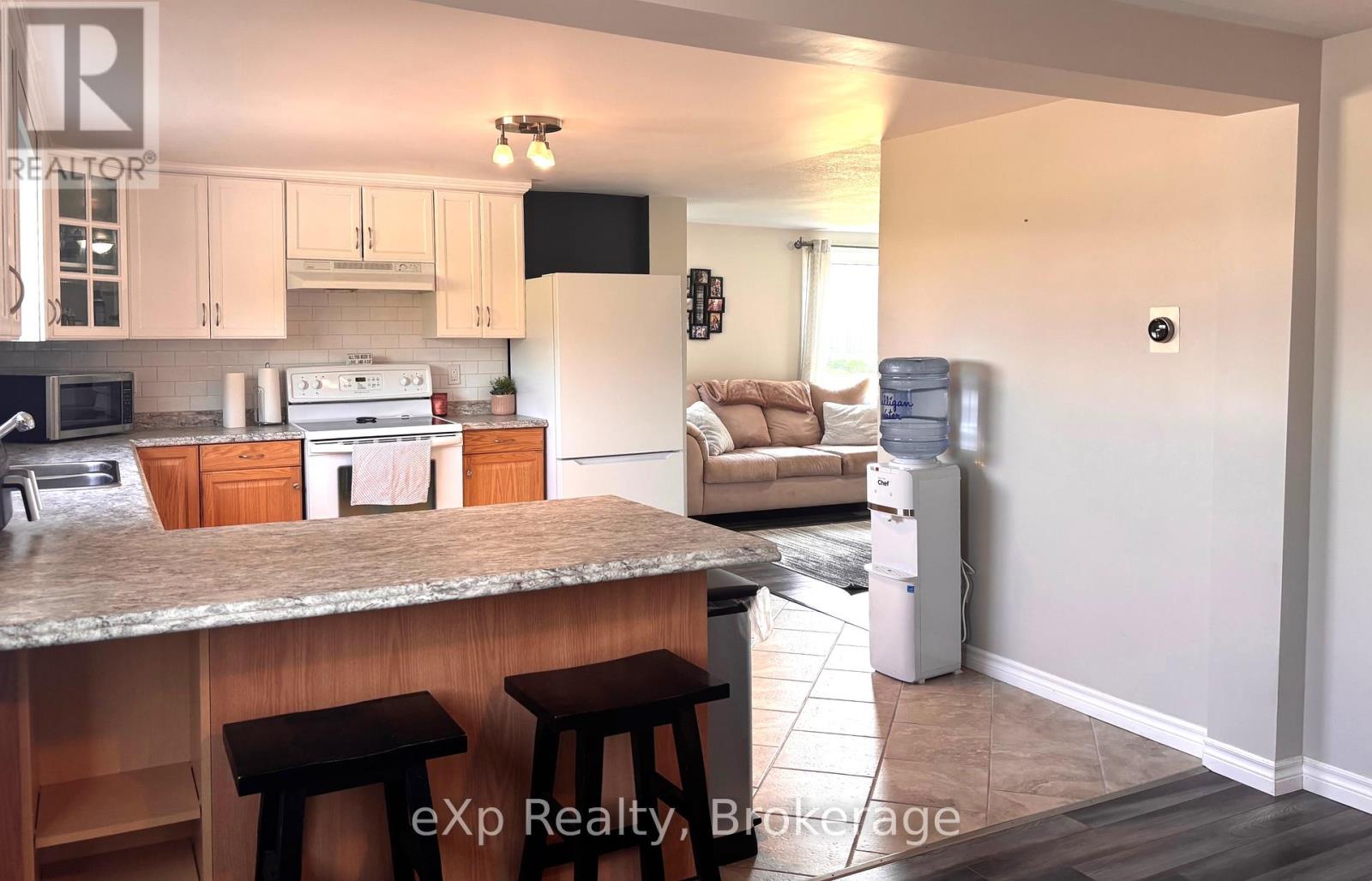 254 16th Street, Hanover, Ontario  N4N 2A7 - Photo 19 - X12203776