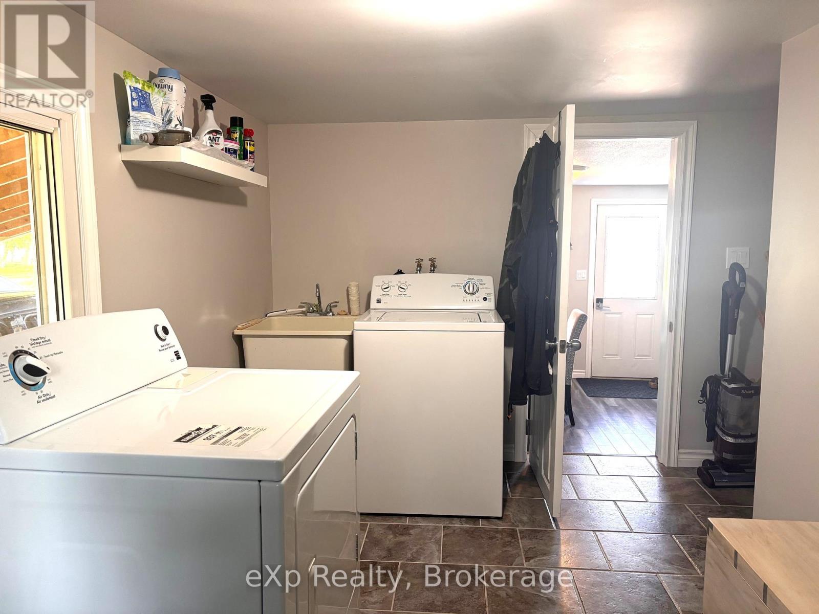 254 16th Street, Hanover, Ontario  N4N 2A7 - Photo 24 - X12203776