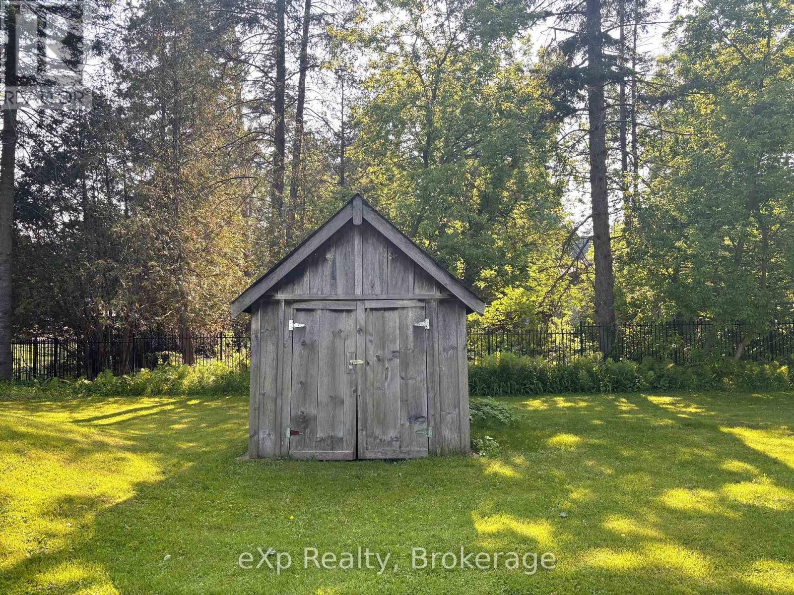 254 16th Street, Hanover, Ontario  N4N 2A7 - Photo 13 - X12203776