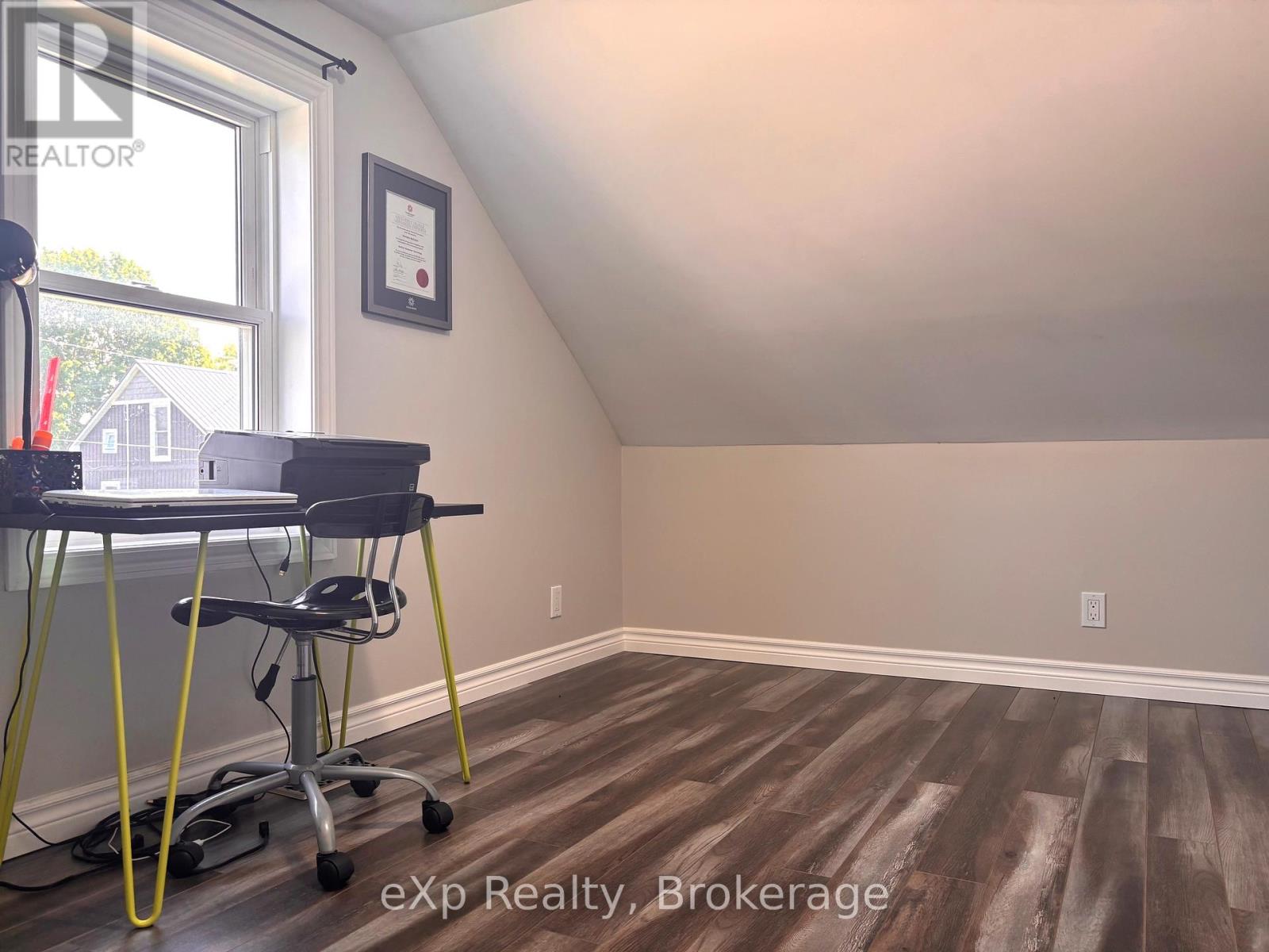 254 16th Street, Hanover, Ontario  N4N 2A7 - Photo 33 - X12203776