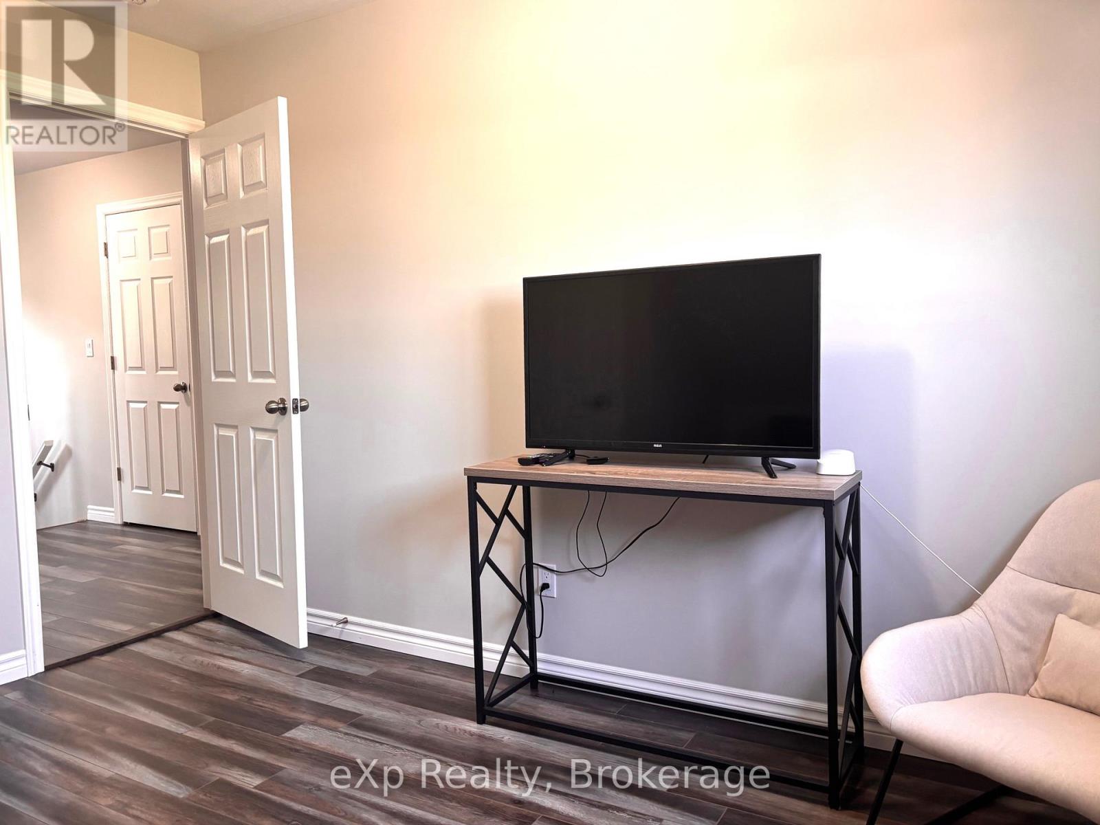 254 16th Street, Hanover, Ontario  N4N 2A7 - Photo 35 - X12203776