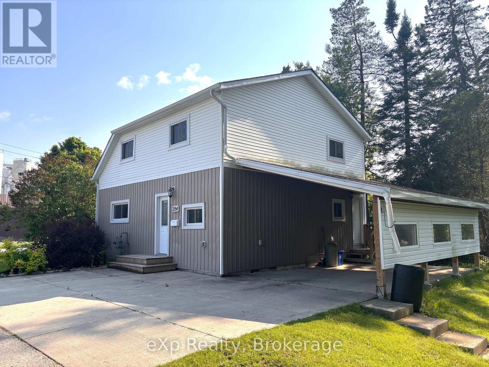 254 16th Street, Hanover, Ontario  N4N 2A7 - Photo 6 - X12203776