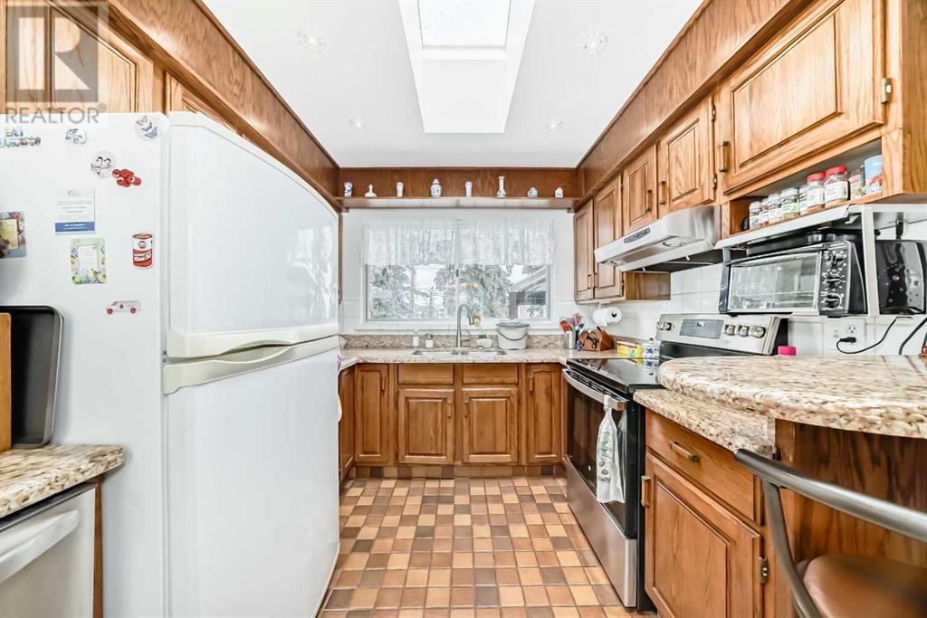 Property at 5624 Ladbrooke Drive SW image 5
