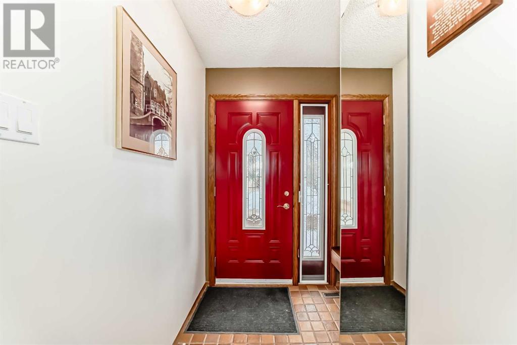 Property at 5624 Ladbrooke Drive SW image 4