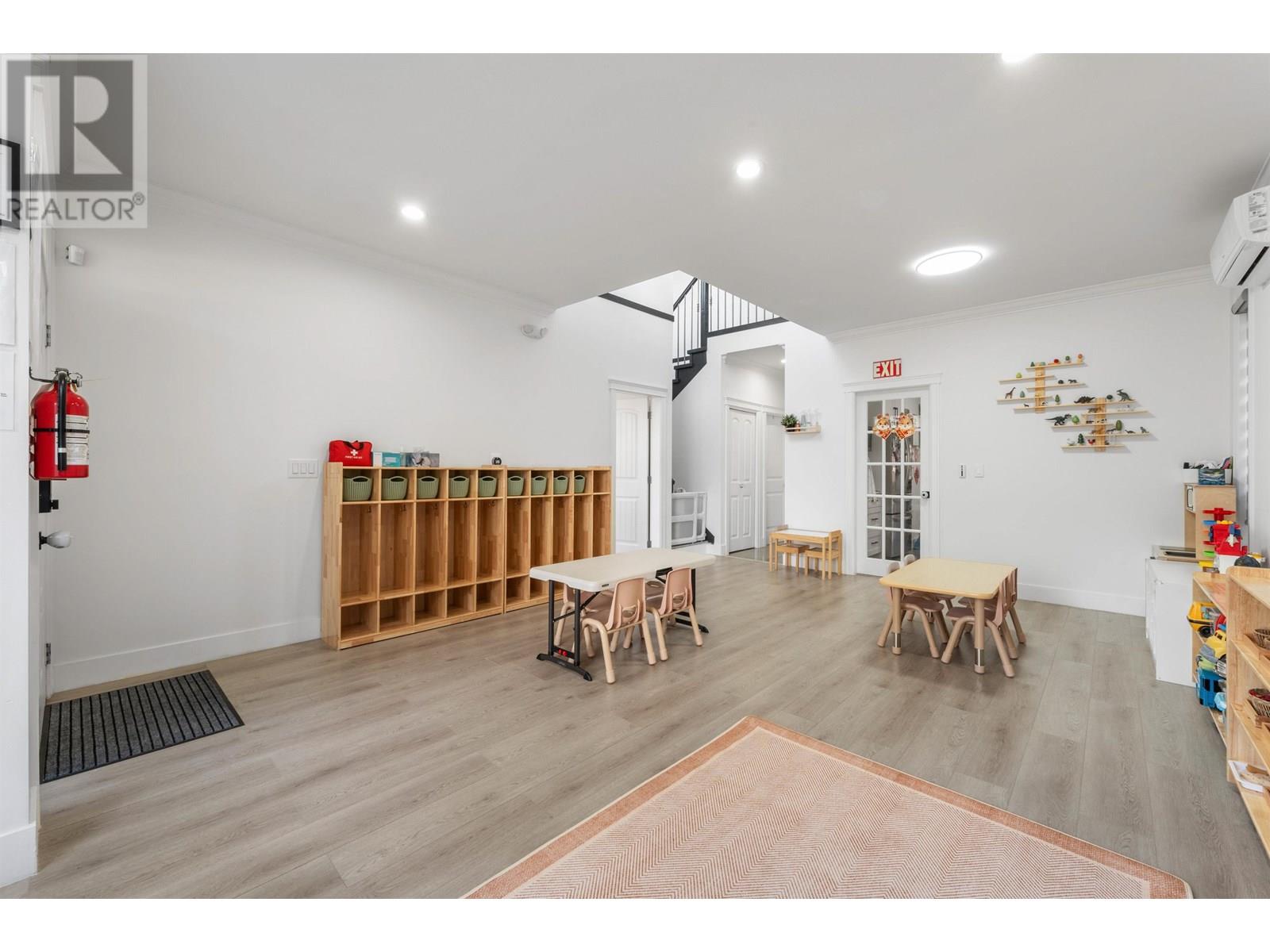 4142 Manor Street, Burnaby, British Columbia  V5G 1B1 - Photo 5 - R3013453