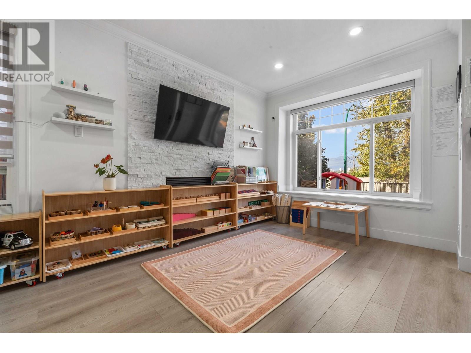 4142 Manor Street, Burnaby, British Columbia  V5G 1B1 - Photo 2 - R3013453