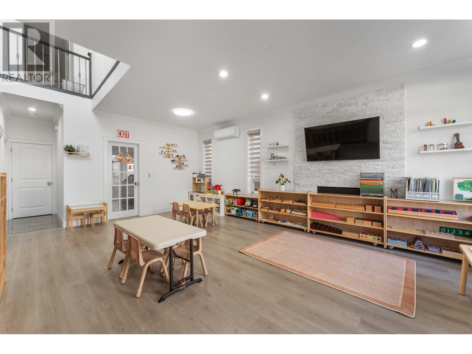 4142 Manor Street, Burnaby, British Columbia  V5G 1B1 - Photo 4 - R3013453